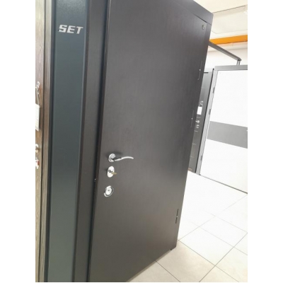 Вхідні двері в квартиру Моноліт 960х2050 права