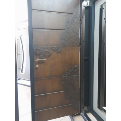 Вхідні двері в квартиру Статус 960х2050 ліва